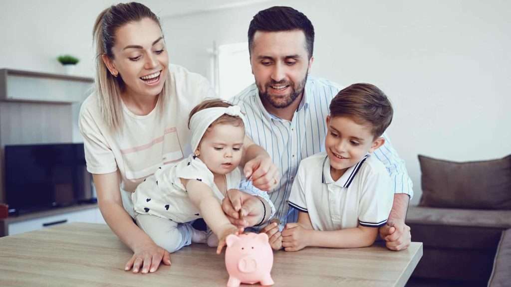 Family tips to save money for future plans